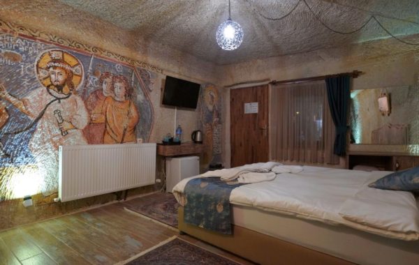 DELUXE CAVE Room